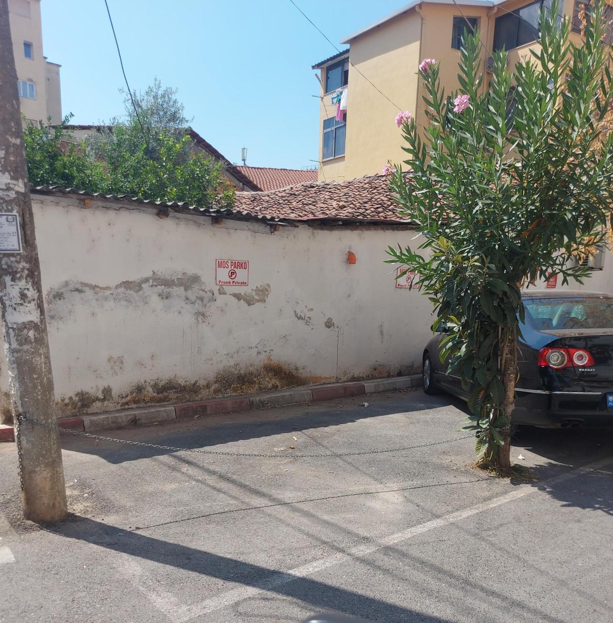 Fun House Serenity Apartment Tirana Bagian luar foto