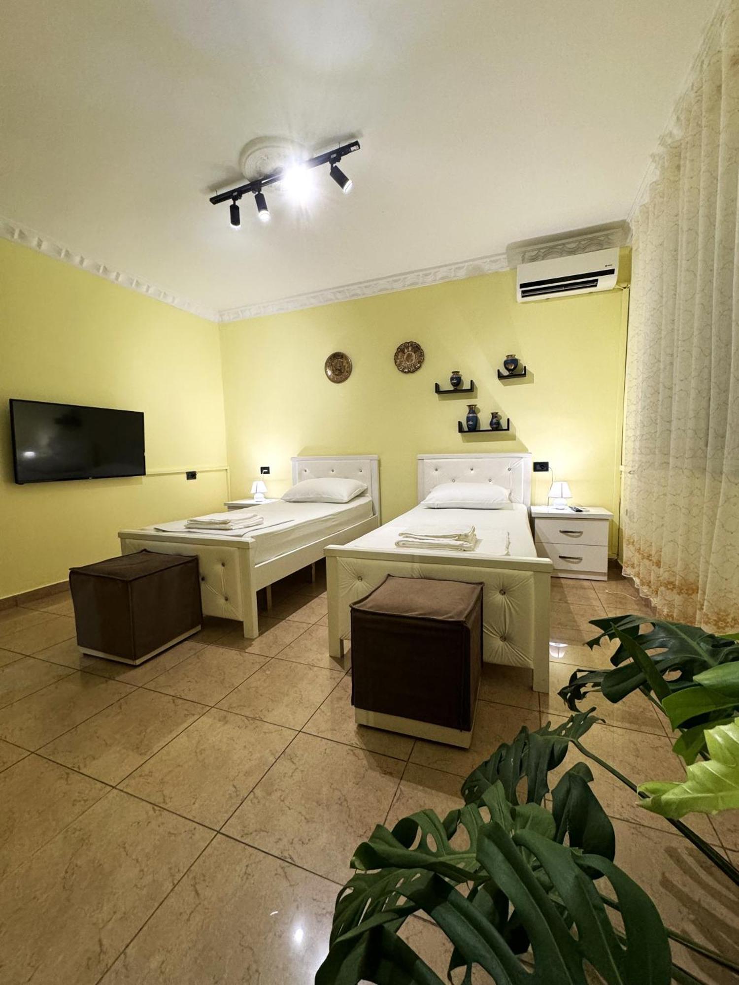 Fun House Serenity Apartment Tirana Bagian luar foto