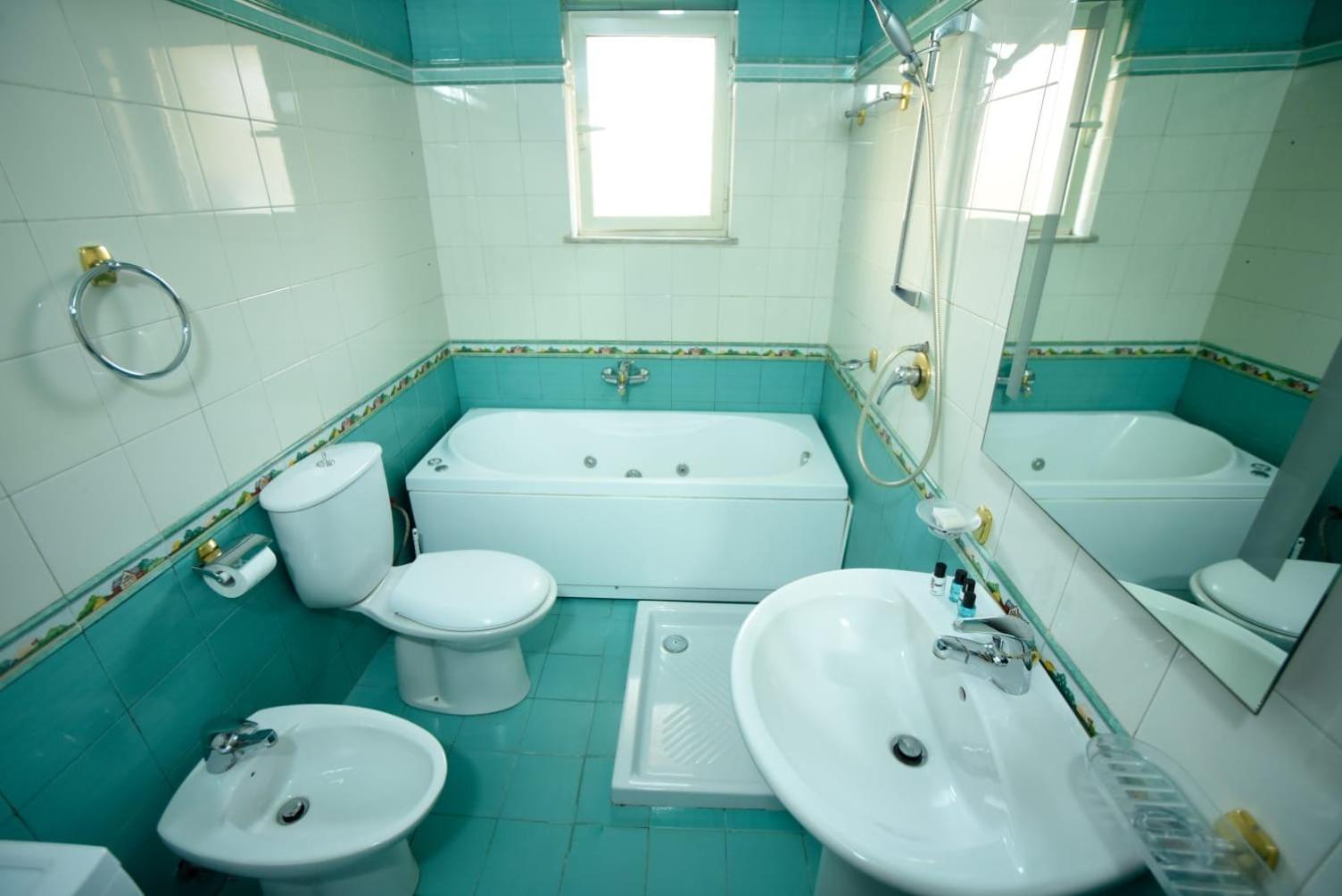 Fun House Serenity Apartment Tirana Bagian luar foto